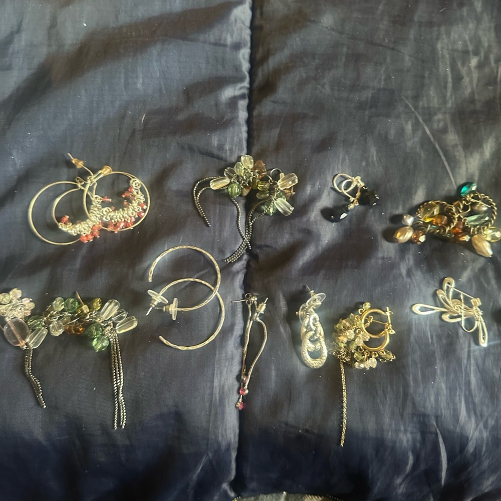 Wholesale Earrings - Preowned and in good condition. 15 sets